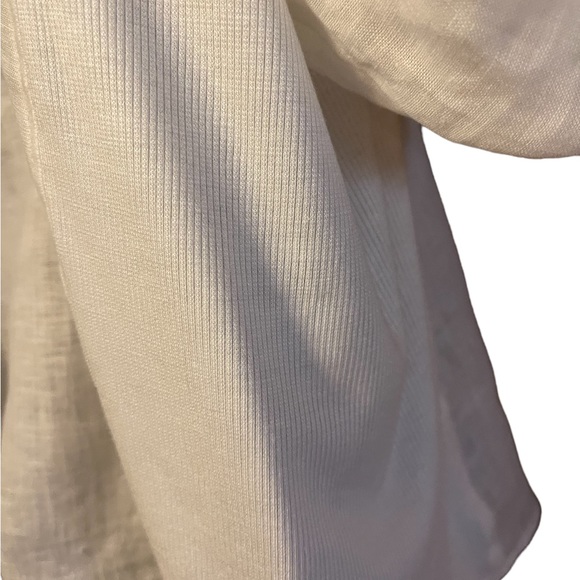 Great soft white Calvin Klein blouse. - Picture 5 of 6
